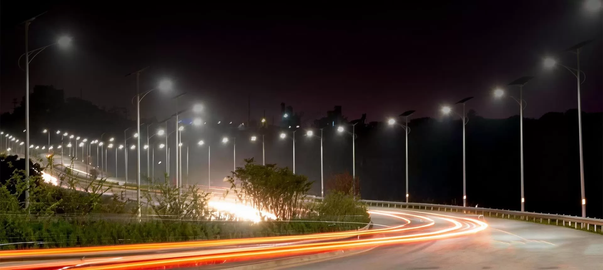 مصنع متكامل لأنظمة إنارة الشوارع بالطاقة الشمسية LED