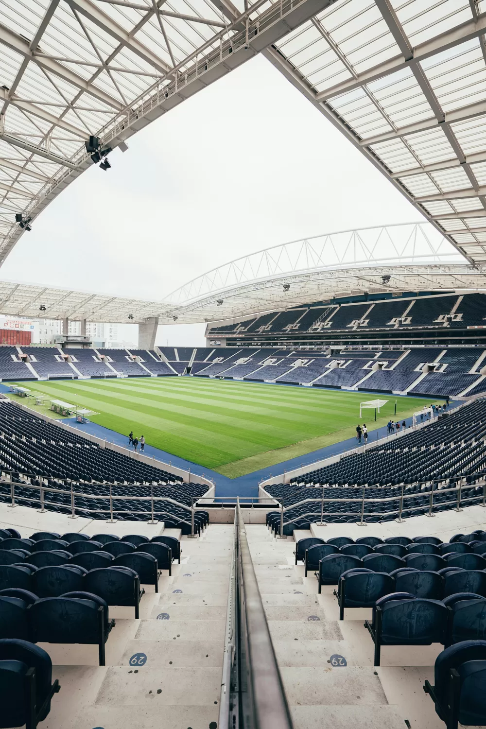 إضاءة الملاعب الرياضية