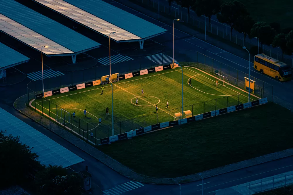 إضاءة الملاعب الرياضية